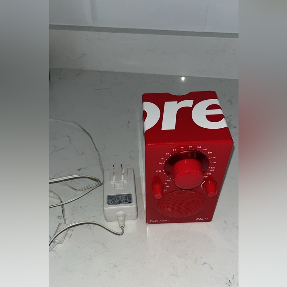 Supreme radio portable speaker Bluetooth- doesn’t work - parts only